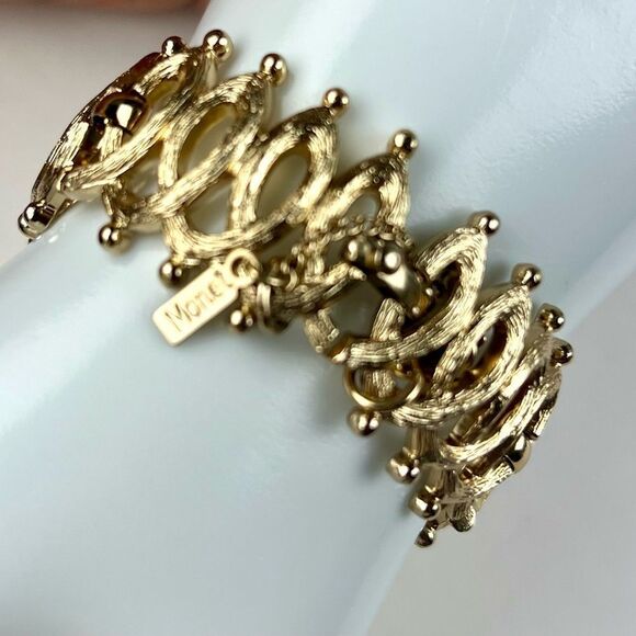 Vintage Monet Gold Tone Bracelet - Picture 4 of 7